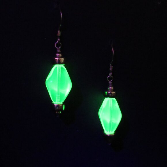 Uranium glass bead earrings on 14k gold filled - Picture 2 of 10